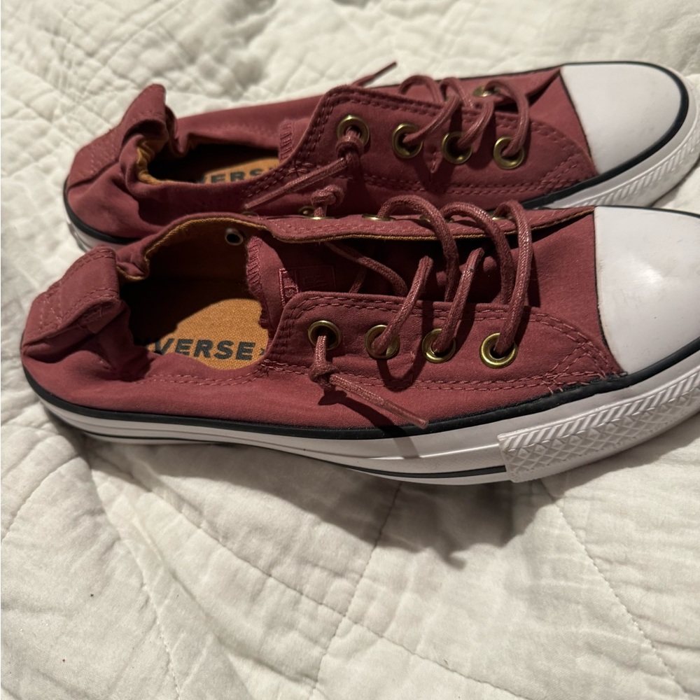 Women’s size 7 converse slip on shoes.